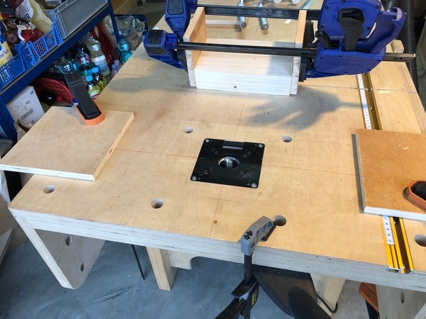 Les deux serre-joints offrent une bonne prise