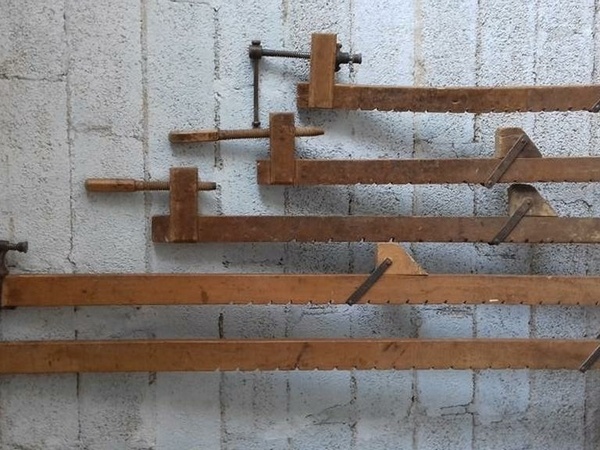 Serre-joints en bois