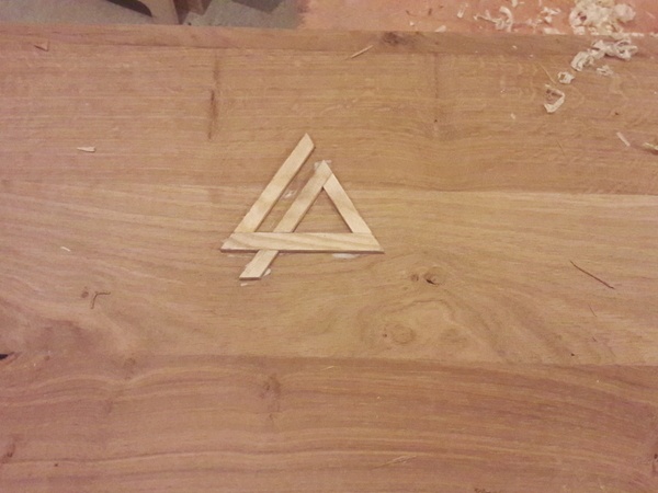 Pour ceux qui se demande c'est quoi cette forme. C'est juste mon groupe de musique préférer ! LINKIN PARK