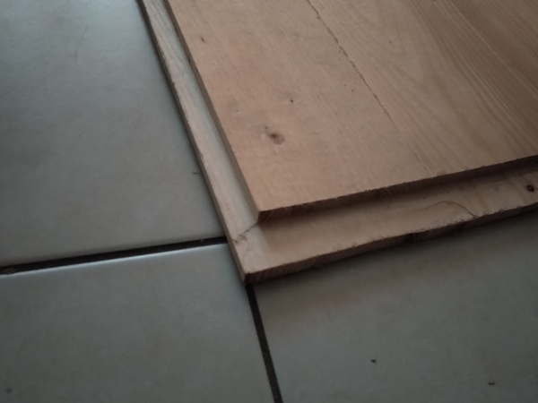 Languette dans plateau épicéa