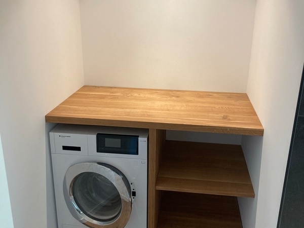 Meuble pour la machine à laver