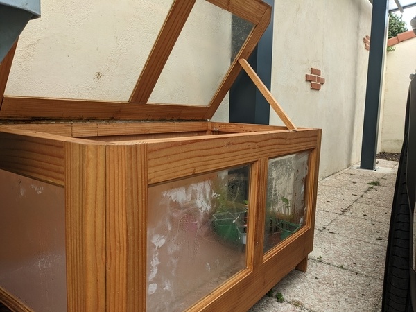 Le compas de maintien en position ouverte