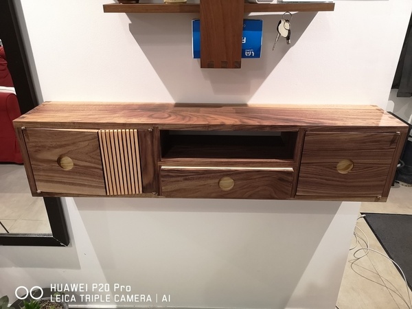 Console d'entrée suspendue