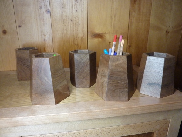 POTS A CRAYONS aux outils à main