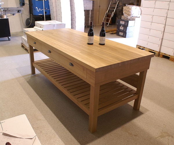 Table de dégustation de vin en chêne massif 3 tiroirs