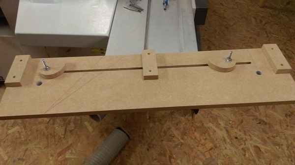 Une presse rapide pour établi et table mft