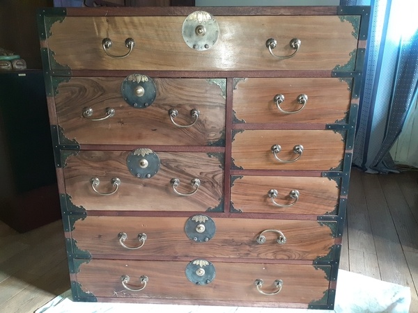 Commode japonaise (ishô tansu)