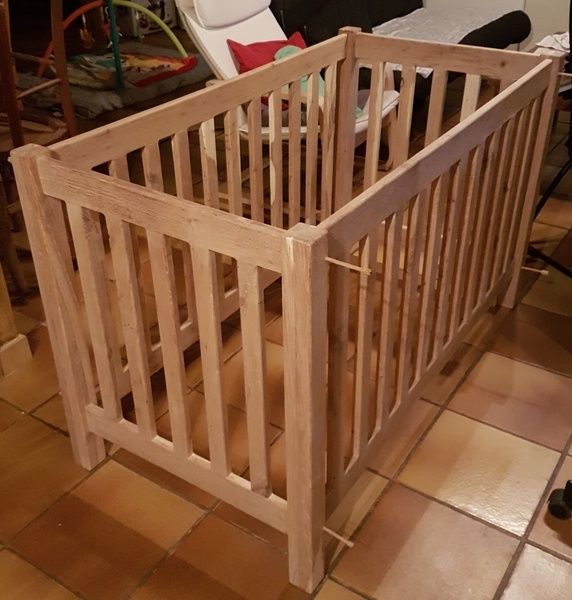 Lit à barreaux en chêne