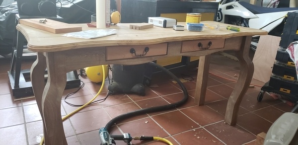 Bureau pieds galbés