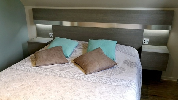 Tête de lit avec chevets et éclairage intégré