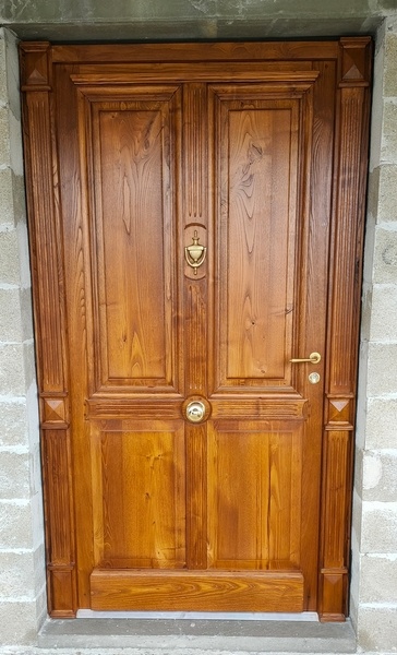 Porte en châtaignier