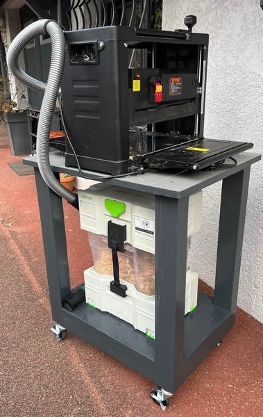 Table à roulettes / desserte pour raboteuse