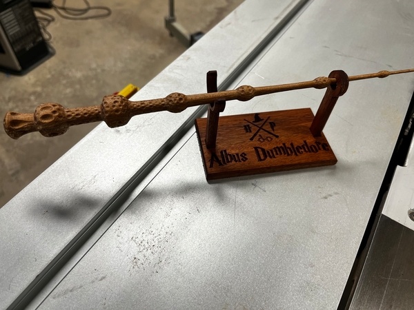 Stand baguette magique nominatif (Exemple Dumbledore)