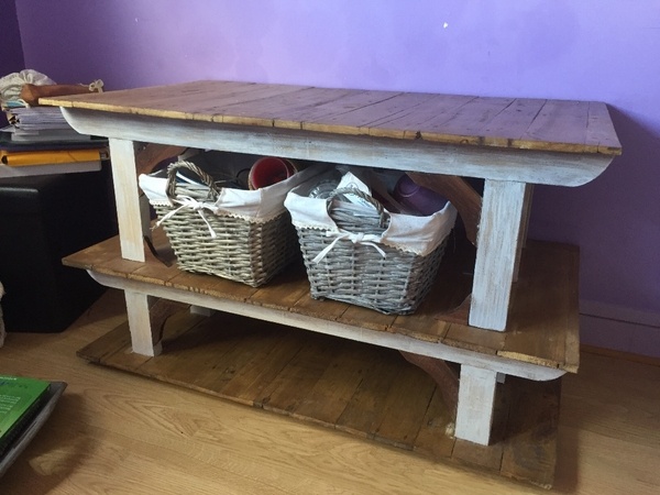 Petite table en bois de palette