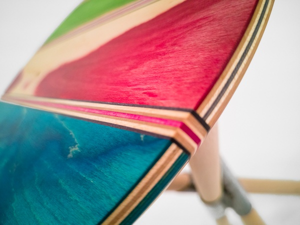 Tabouret Acolyte en version planches de Skateboard Recyclées