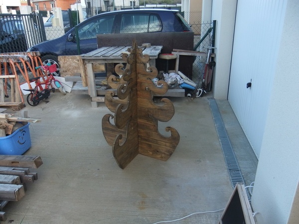 Mon beau sapin, roi du jardin que j'aime ta cambrure