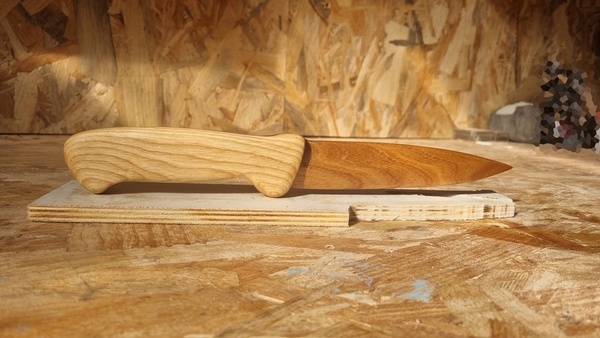 Couteau en bois