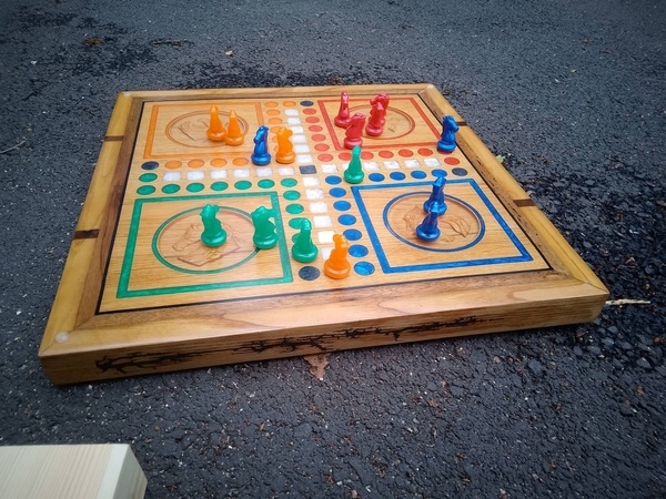 Jeu retournable dames et petits chevaux