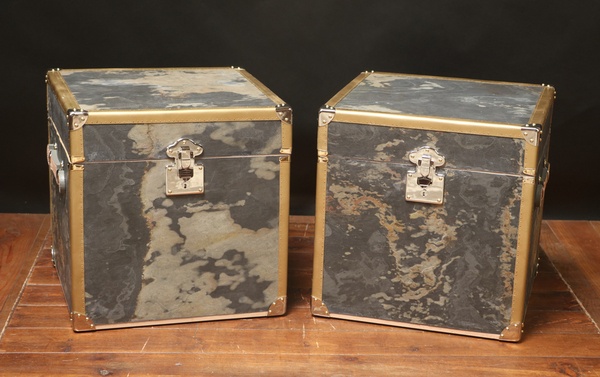 Paire de Malle  a  chapeau  en " Pierre"