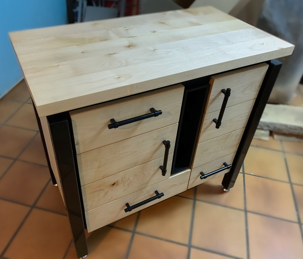 Acier, Valchromat et érable