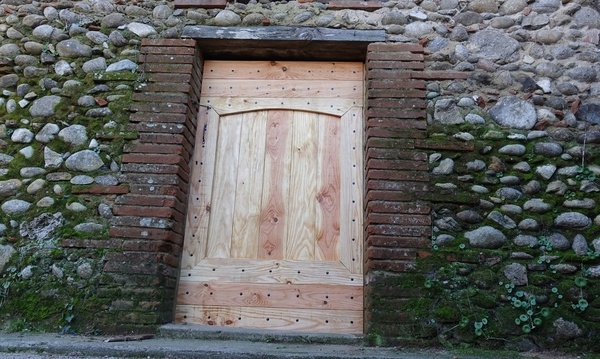 Porte de chai clouée