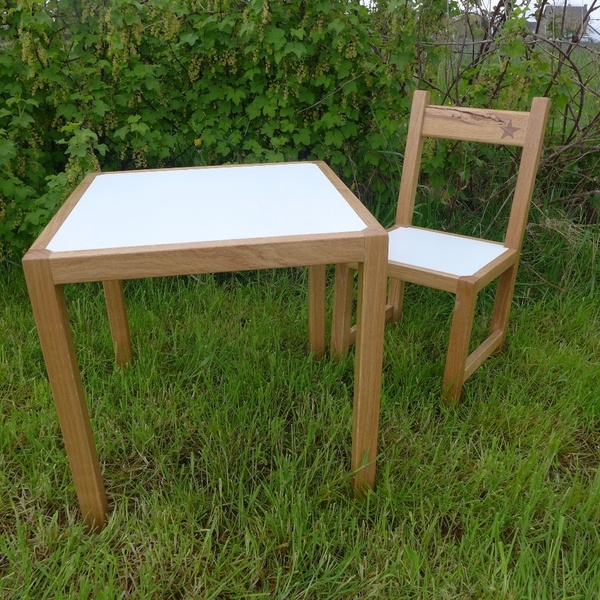 Table et chaise pour enfant