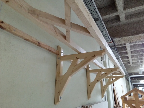 Console type charpente portée 600 mm