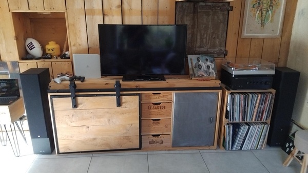 Meuble télé à porte coulissante