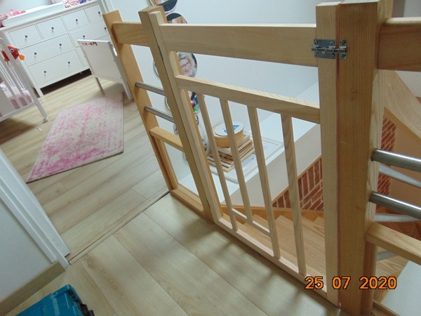 Un portillon d'escalier pour un "petit bout"