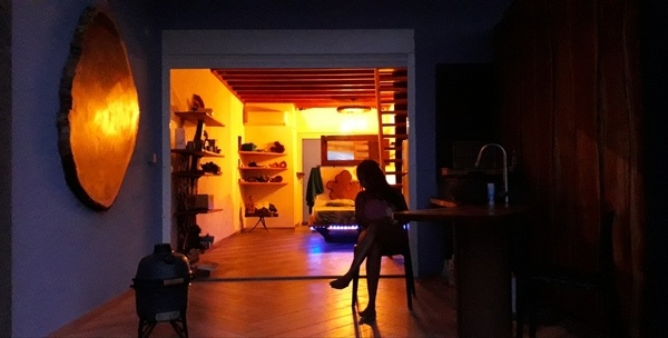 Cuisine extérieure et son vasque en pierre volcanique fait main