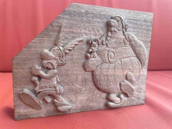 Bas relief "nos amis les gaulois".