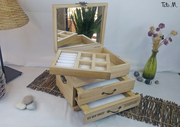 Boîte à bijoux en chêne massif personnalisée by Tito. M