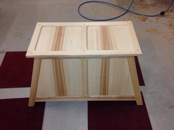 Coffre à jouets en arêtier