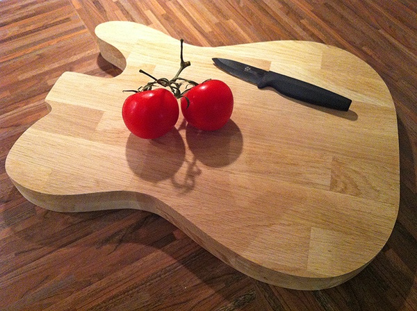 Planche à découper en forme de guitare électrique