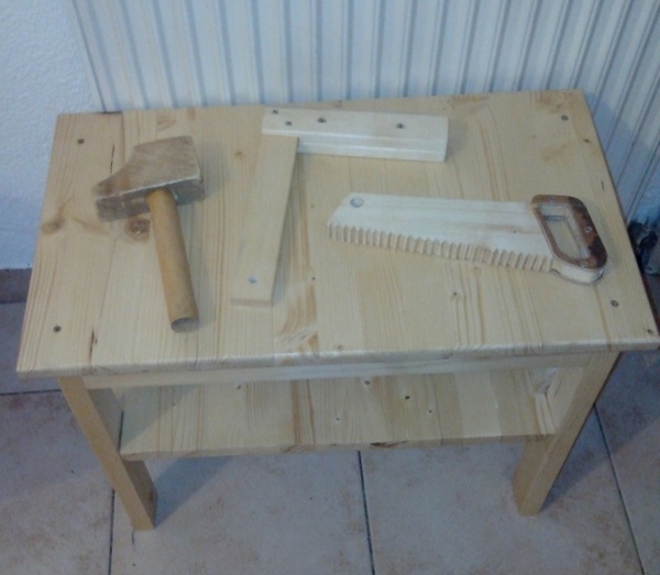 Établi pour enfant avec outils