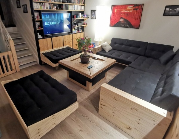 Canapé avec banquettes supplémentaires cachées