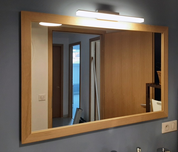 Cadre de miroir en chêne pour salle de bain