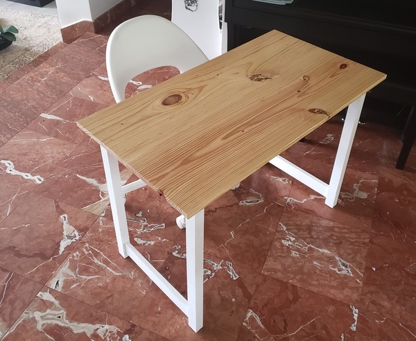 Petites tables enfants sur bois de récupération