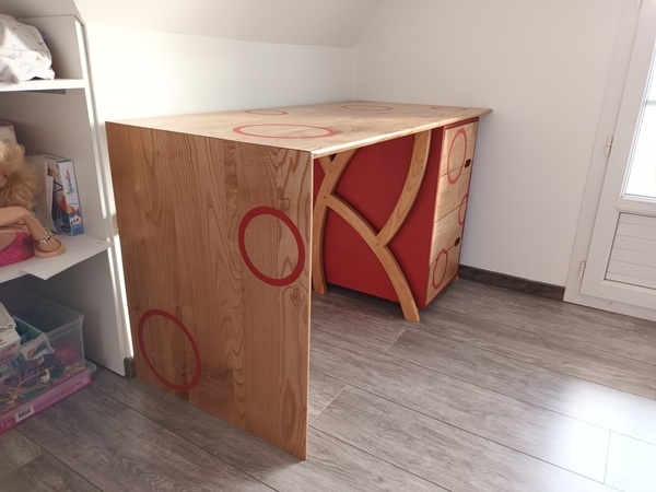 Bureau en châtaignier et valchromat