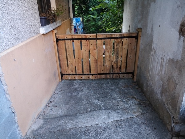 Portail palette pour toutou vagabonde