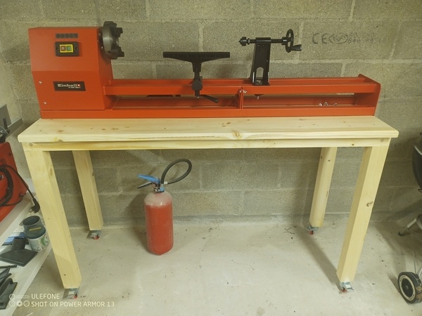 Table mobile pour tour à bois