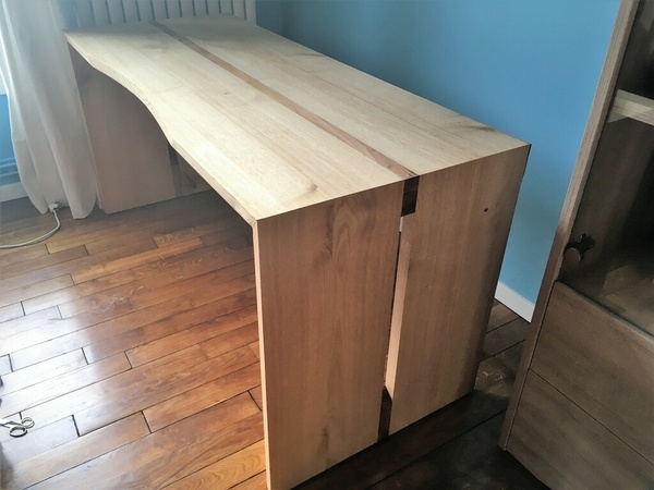 Bureau en châtaignier et noyer