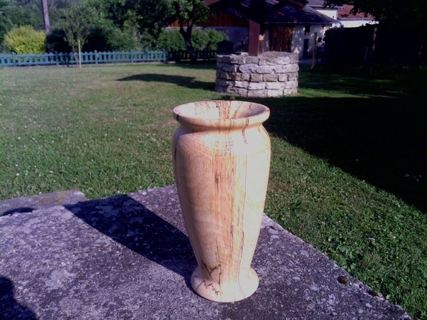 Vase en hêtre échauffé