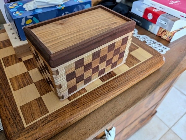 Boite de pièces d'échecs