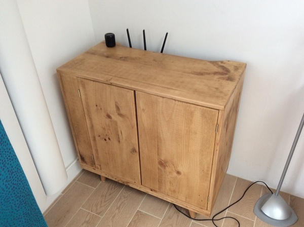 Petit meuble multimédia