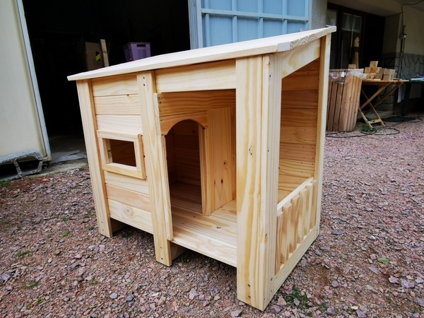 Niche en bois pour chien moyen