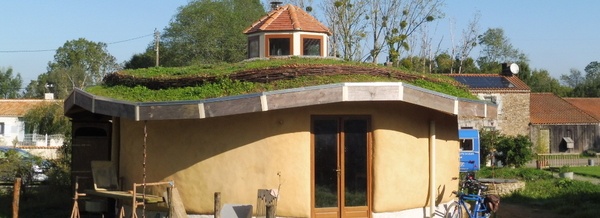 Paillourte : la yourte en paille.