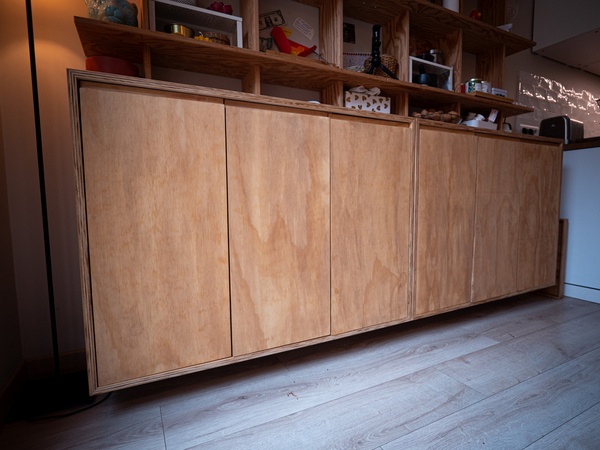 Buffet Suspendu en Contreplaqué Épicéa