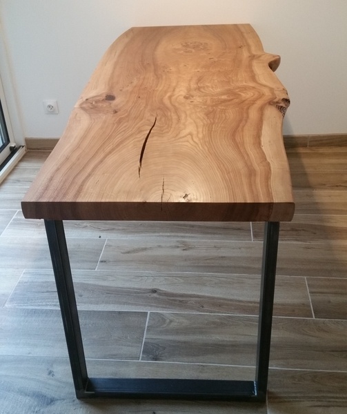 PLATEAU DE TABLE aux outils à main