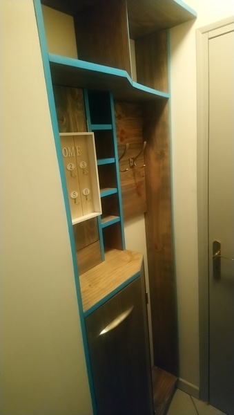 Là je fais un meuble d'entrée pour les chaussures et le reste
